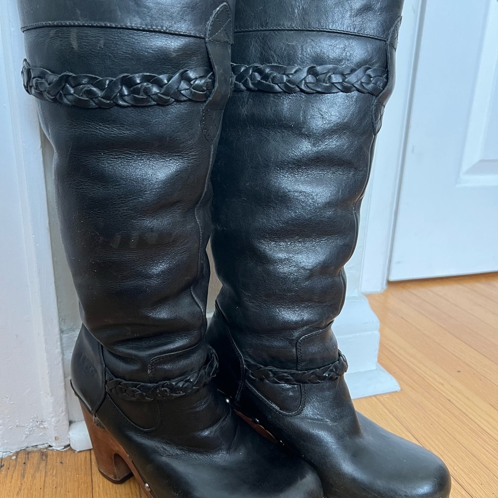 UGG Savanna Shearling Lynnea Black Leather Studded Clog Boots US 6.